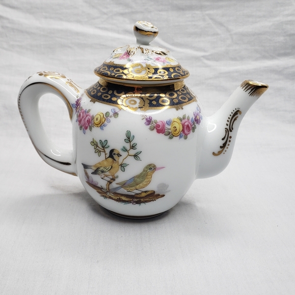 Victoria and Albert Museum Victorian Reproduction Tourney Mini Teapot England - Picture 6 of 9